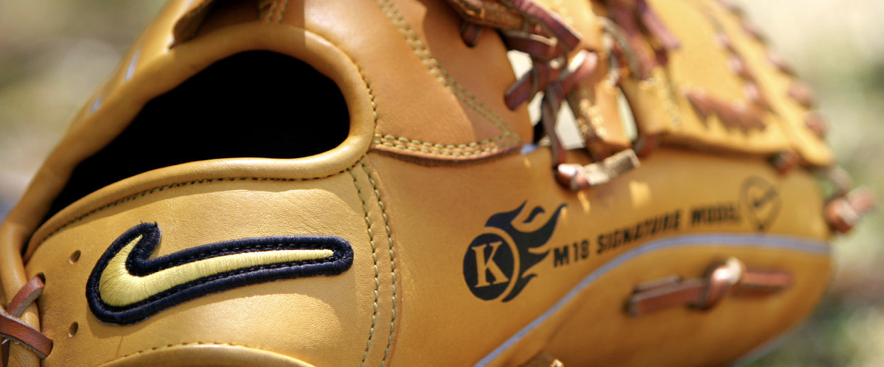 塾に電話をかけるお母さん