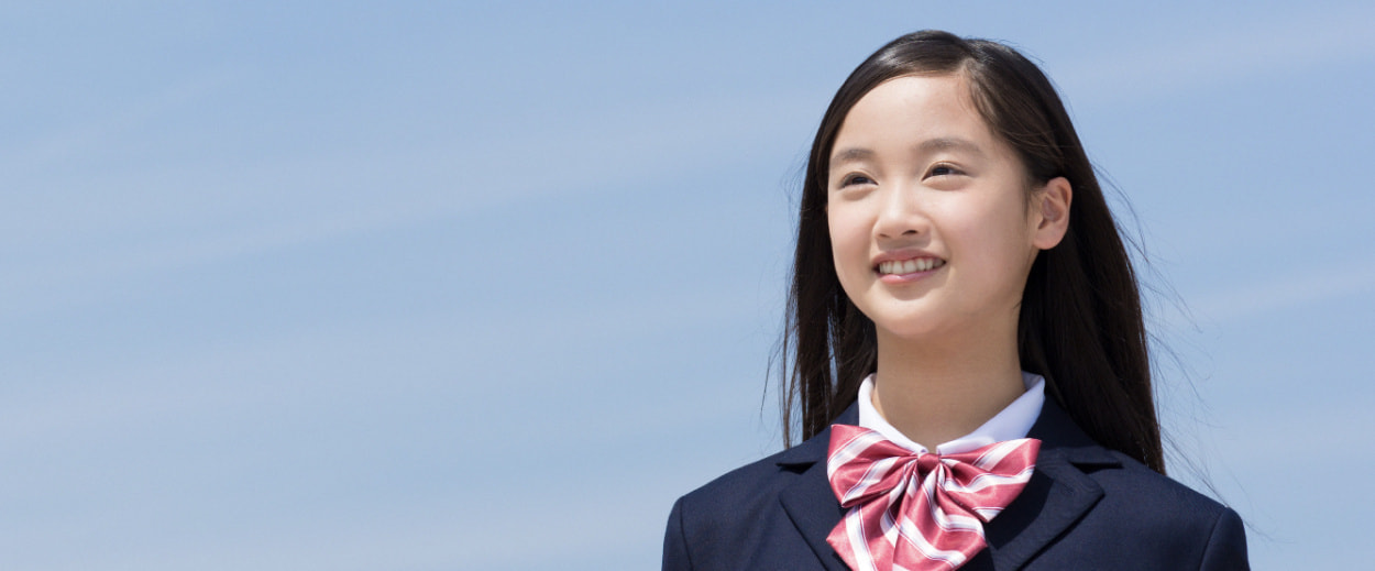 塾に電話をかけるお母さん