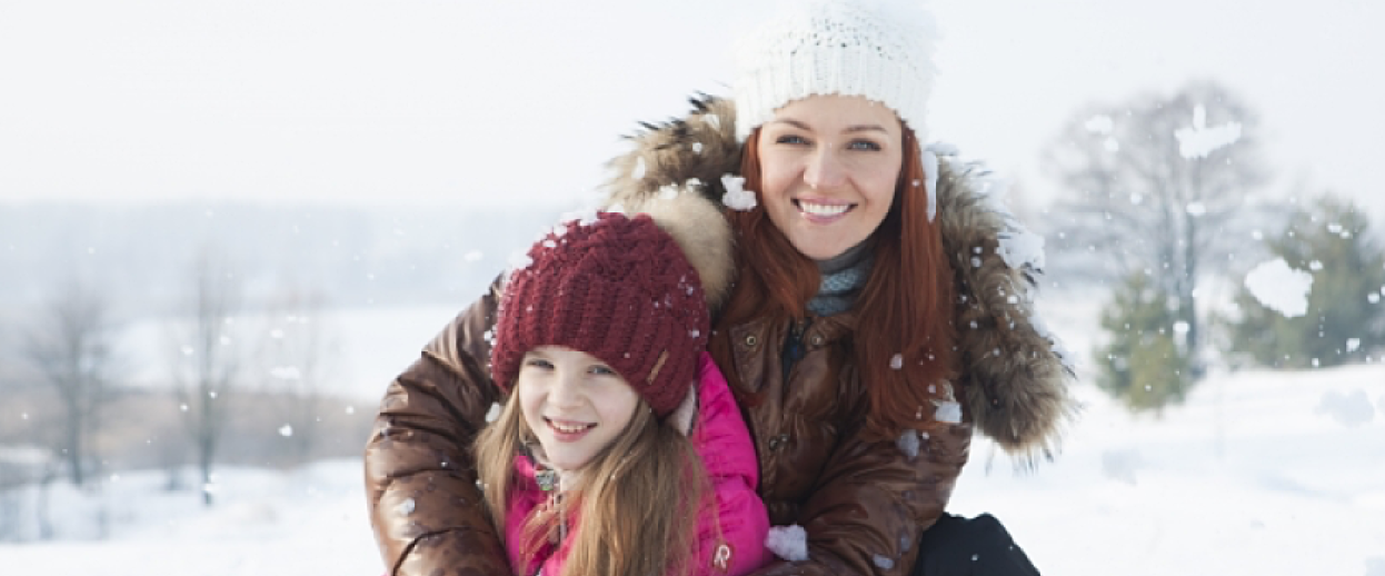 塾に電話をかけるお母さん